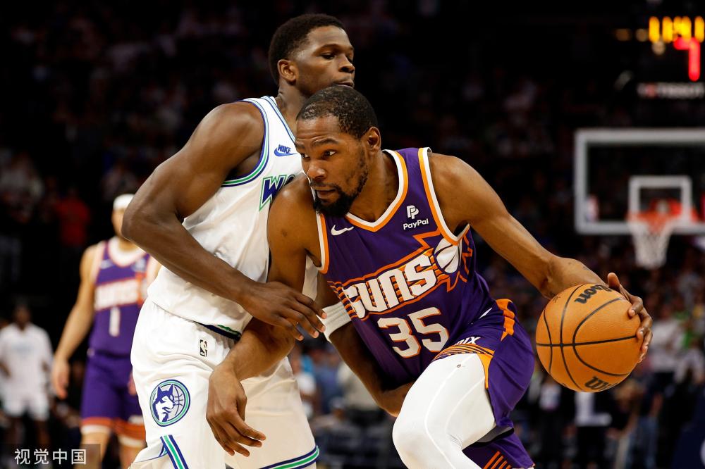 他巧妙地助 他巧妙地助